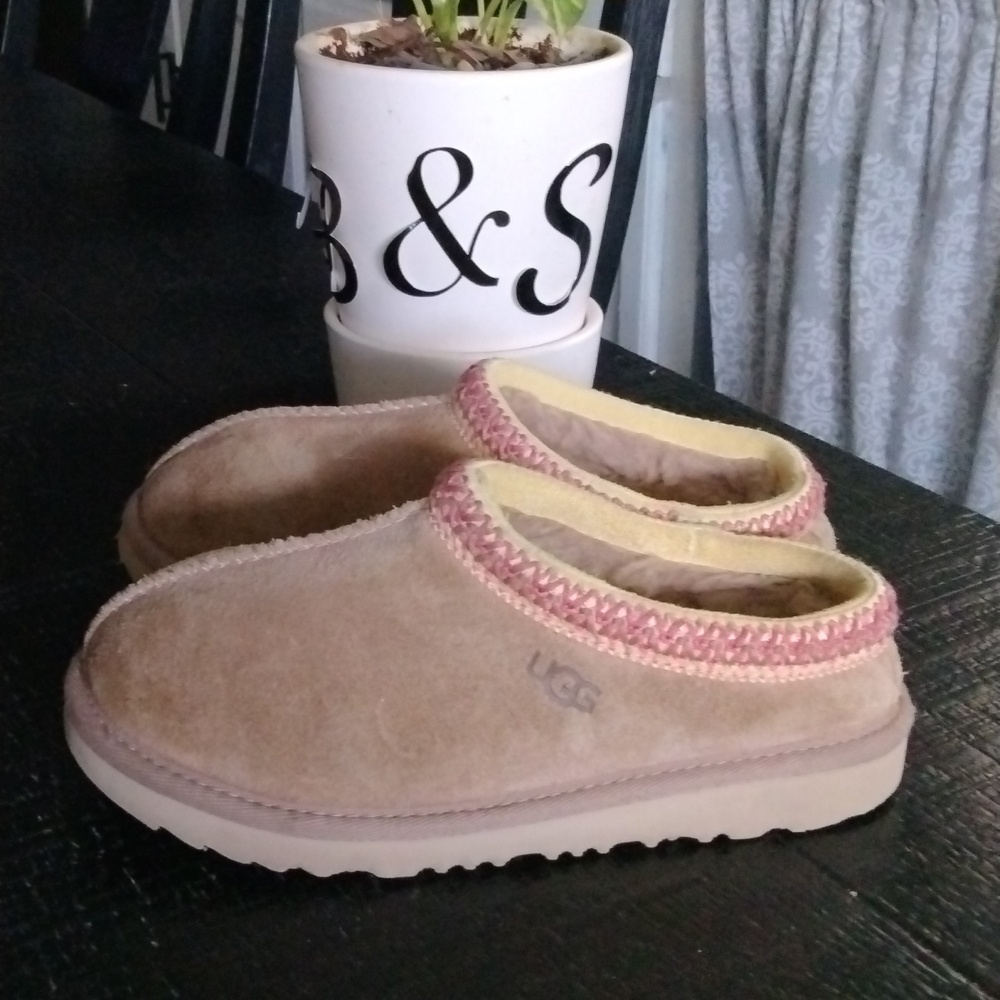 UGG Kids Slippers in Tan and Pink